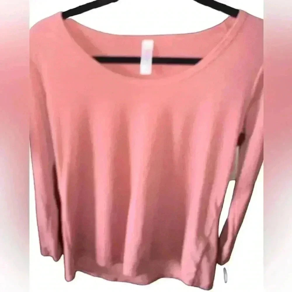 Lularoe small dusty pink long sleeve Lynnae top .‎ NWT .